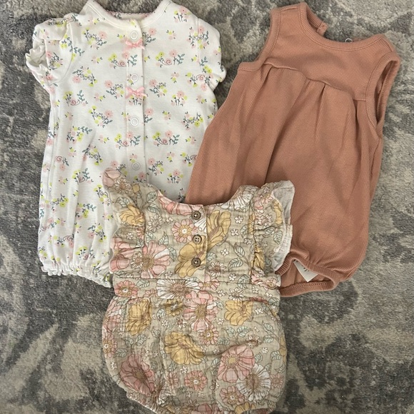 Cute Floral and Solid Baby Romper Set Baby Girl Size 3 months - Picture 1 of 7